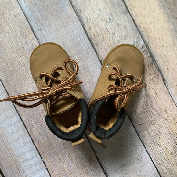 Baby brown lace up boots size 4 - Picture 3 of 6